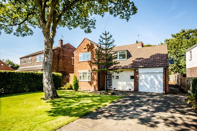 4 bed house — Springwood Hall Gardens, Springwood