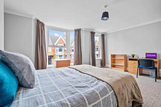 6 bed house — Beechwood Road, Uplands