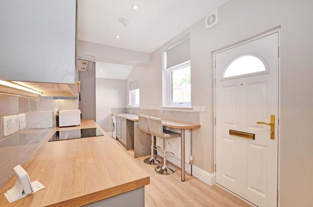 5 bed house — Filey Street, Broomhall