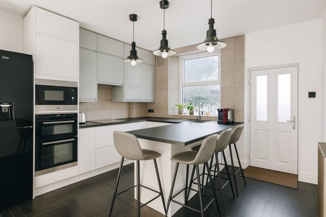 4 bed house — Northfield Road, Crookes