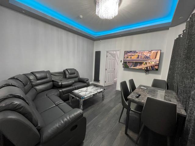 6 bed house — Belgrave Avenue, Victoria Park