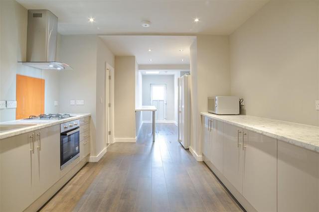 6 bed house — Pelham Crescent, Beeston