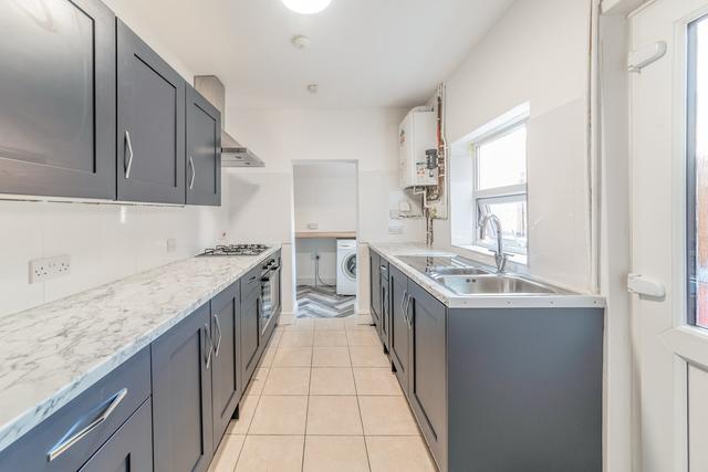 2 bed house — Glentworth Road, Radford
