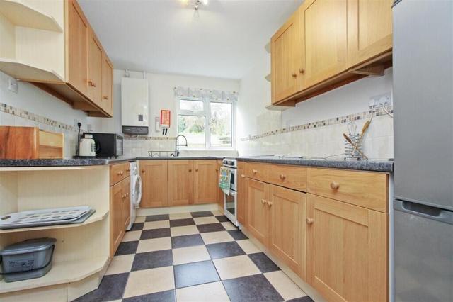 4 bed house — Sundridge Close, Hales Place