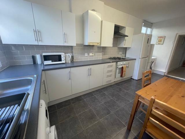 5 bed house — Russell Street, City Centre