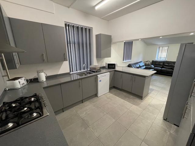 7 bed house — North Street, City Centre