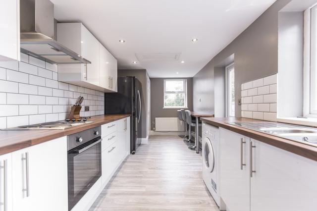 5 bed house — Lambert Street, Newland