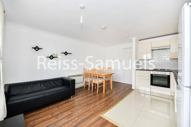 1 bed apartment — Ambassador Square, Canary Wharf
