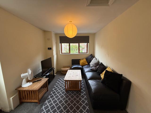 5 bed house — Milton Road, The Polygon
