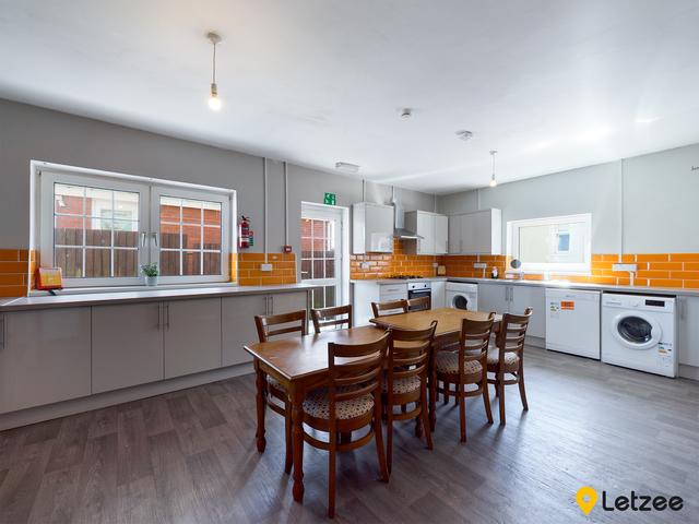 10 bed house — Trafalgar Place, Brynmill
