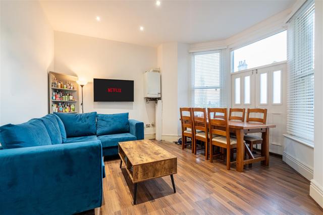 3 bed house — Lawson Road, Broomhill