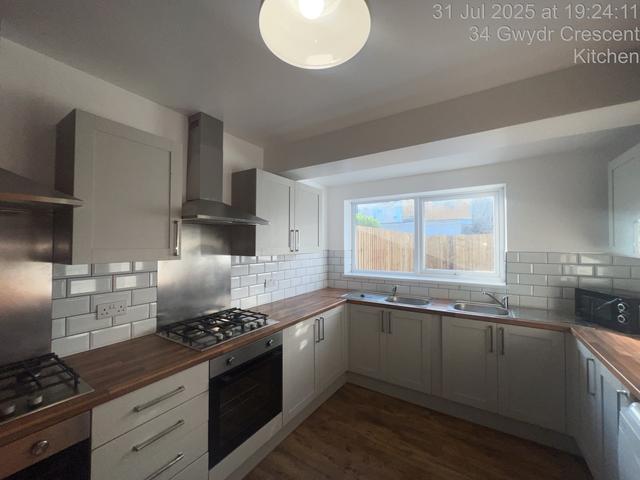 9 bed house — Gwydr Crescent, Uplands