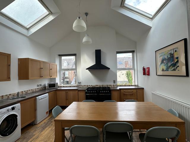 8 bed apartment — Osborne Avenue, Jesmond