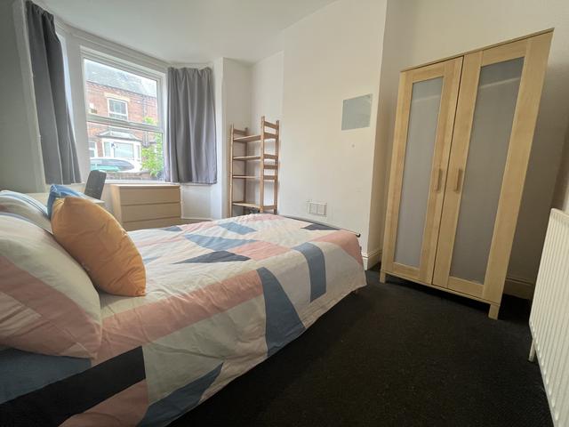 5 bed house — Claude Street, Dunkirk