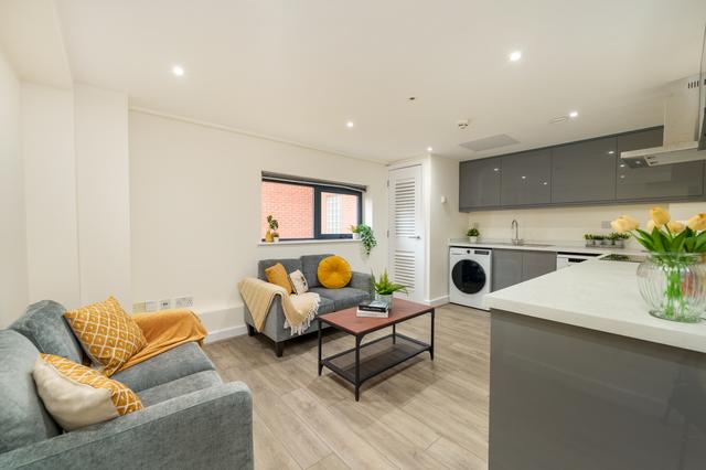 4 bed apartment — Regent Terrace, City Centre