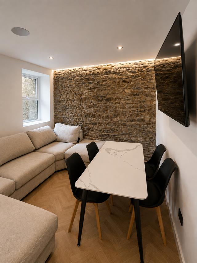 11 bed house — Walter Road, Uplands