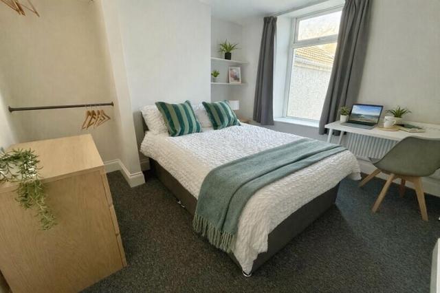 5 bed house — Port Tennant Road, Bay Campus