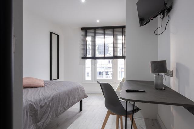 4 bed house — High Street, High Street