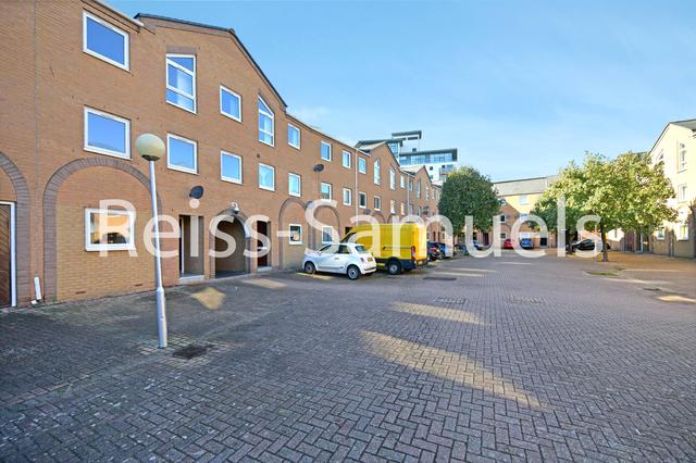 7 bed house — Cyclops Mews, Canary Wharf