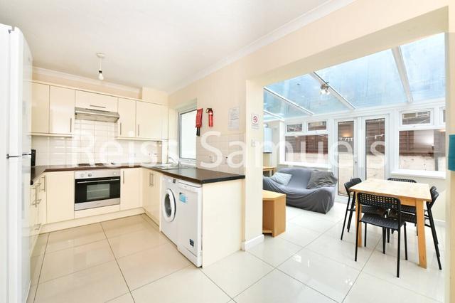 5 bed house — Barnfield Place, Canary Wharf