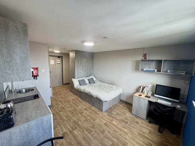 1 bed apartment — Agard Street, City Centre