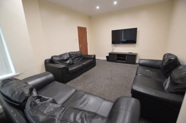 8 bed house — St. Michaels Villas, Headingley