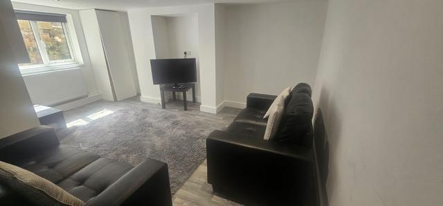 5 bed house — Stanmore Street, Burley