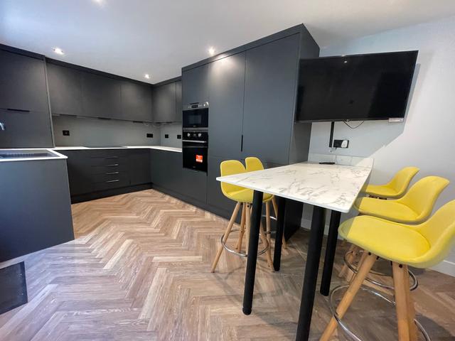5 bed house — Pell Street, City Centre