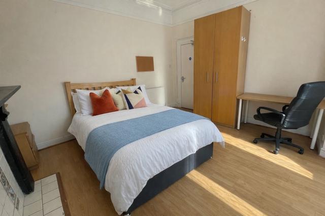 6 bed house — Russell Street, City Centre