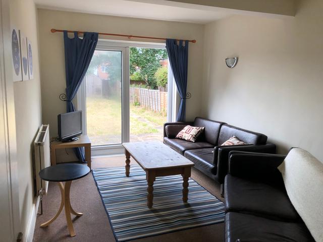 6 bed house — Stafford Road, Shirley