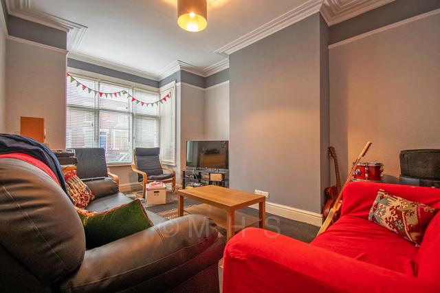 4 bed house — Knowle Road, Burley