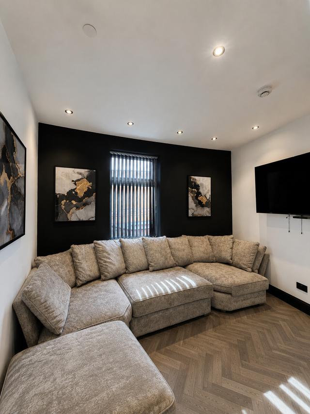7 bed house — The Grove, Uplands