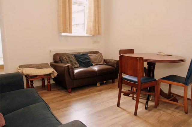 3 bed house — Cecilia Road, Clarendon Park