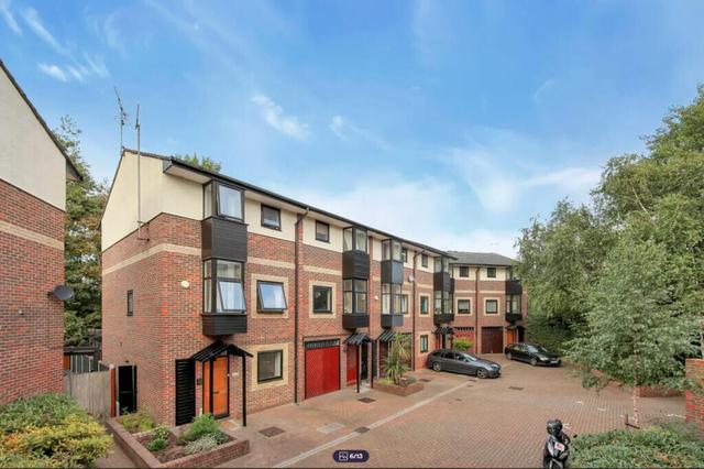5 bed house — Ironmongers Place, Canary Wharf