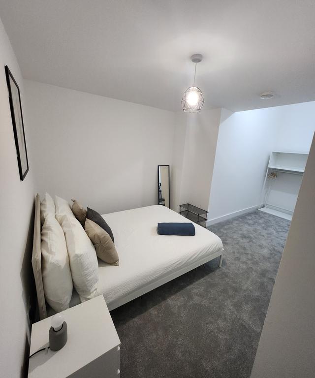 3 bed apartment — Bath Road, Brislington