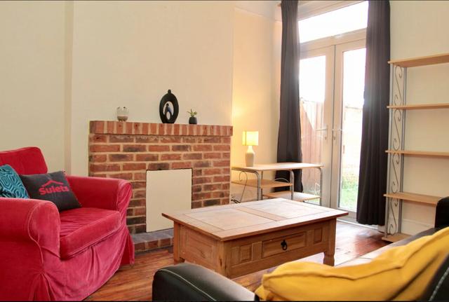 3 bed house — Adderley Road, Clarendon Park