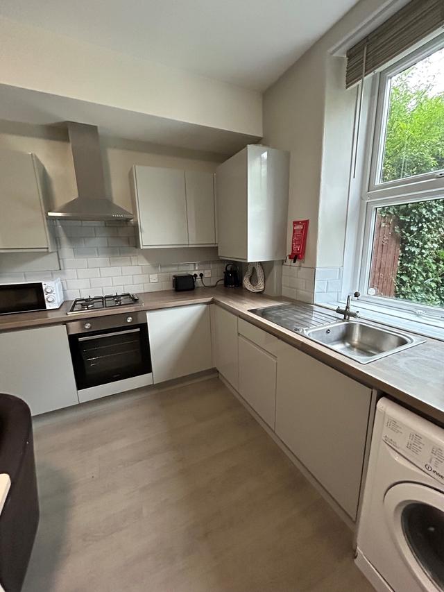 3 bed apartment — Dover Road, Ecclesall