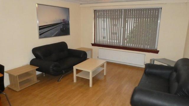 3 bed apartment — St. Mungo Avenue, City Centre