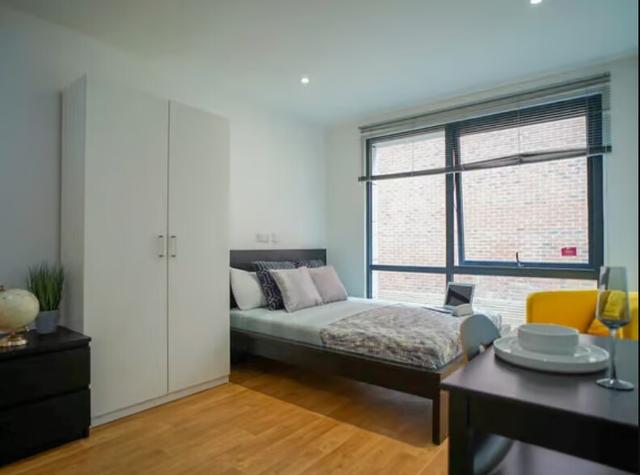 1 bed apartment — Furnace Hill, West Bar