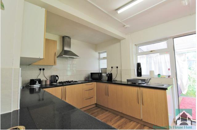 4 bed house — Poole Crescent, Harborne