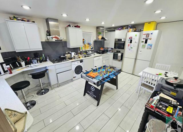8 bed house — Hubert Road, Selly Oak