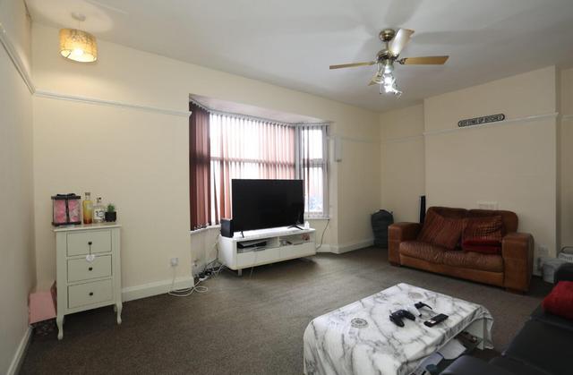 2 bed apartment — Fosse Road South, Westcotes