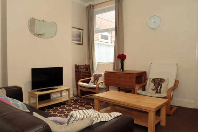 3 bed house — Paton Street, Westcotes
