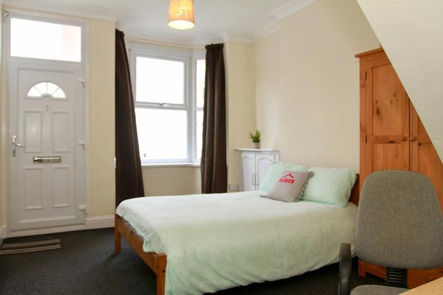 3 bed house — St. Leonards Road, Clarendon Park