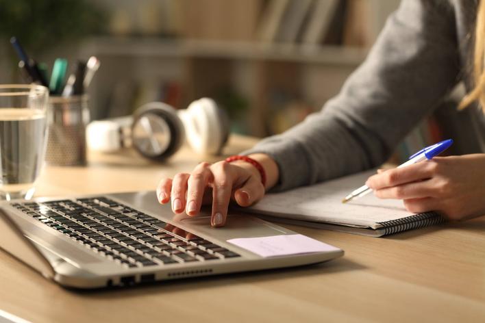 Our Top Tips for Finding Part-Time Jobs and Side-Hustles as a Uni Student