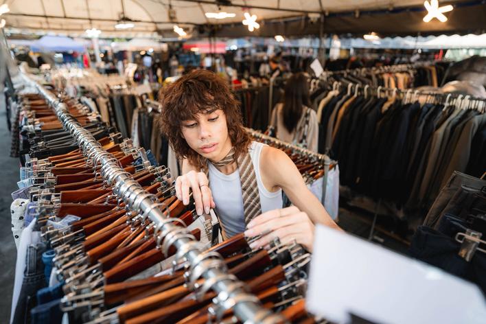 Top Tips for Thrifting Clothes as a Student