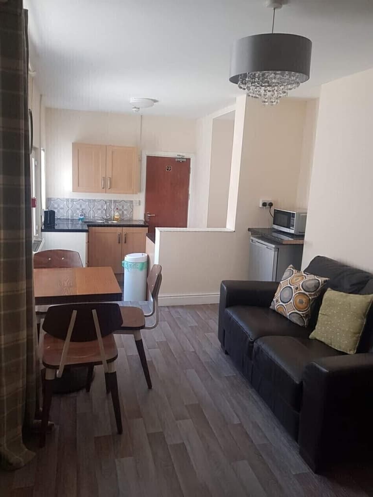 Gwydr Crescent, Uplands, Swansea, SA2 0AA
