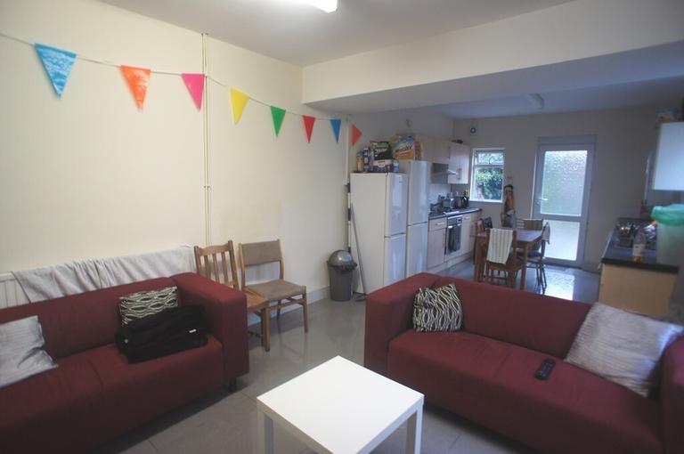Ruthin Gardens, Cathays, Cardiff, CF24 4AU
