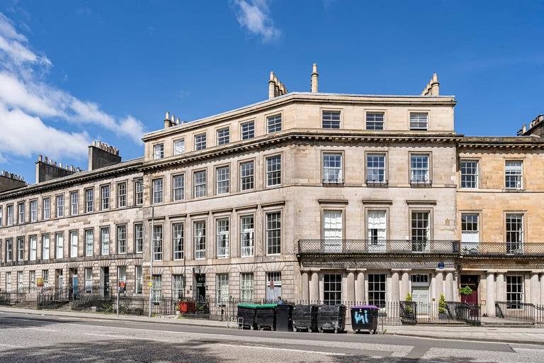 (2F1) Leopold Place, New Town, Edinburgh, EH7 5LB