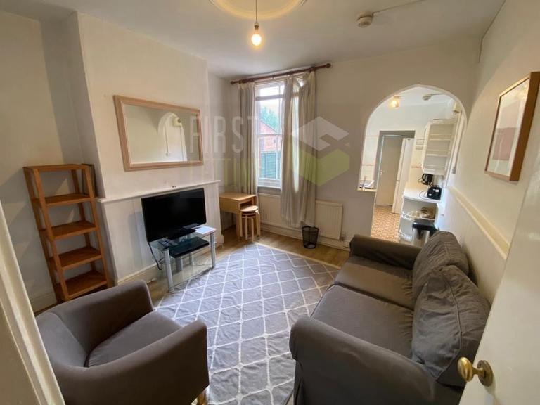 Montague Road, Clarendon Park, Leicester, LE2 1TG